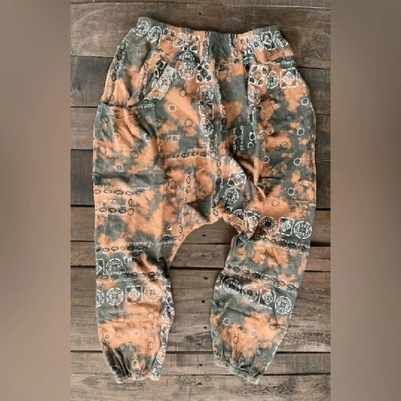 NWT Jaded Gypsy FROM HERE AND BEYOND PANTS BLEACHED OLIVE BANDANA - Picture 3 of 7